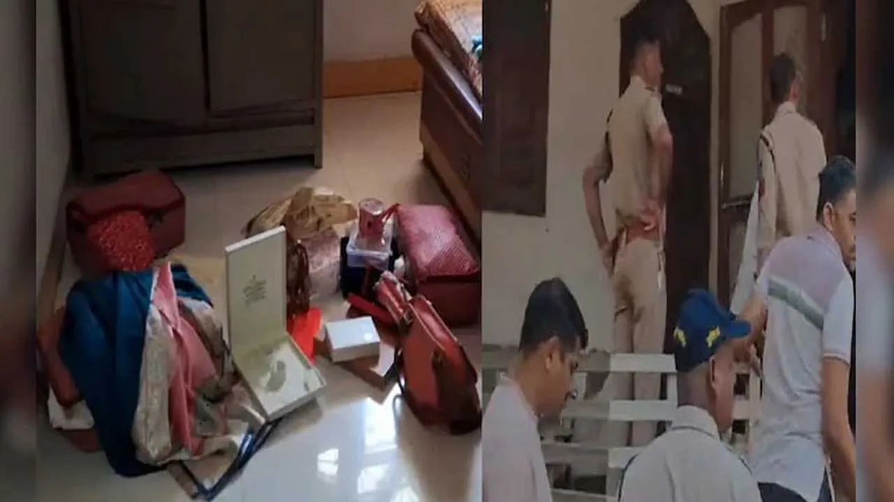 Fake Income Tax Officers Raid